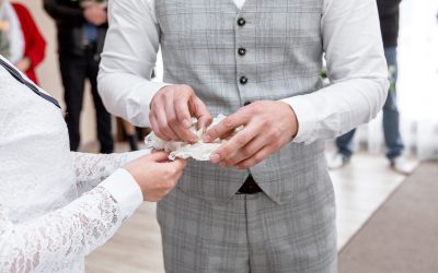Szertartásvezető árak: mennyit ér, ha a ceremónia tényleg rólatok szól?